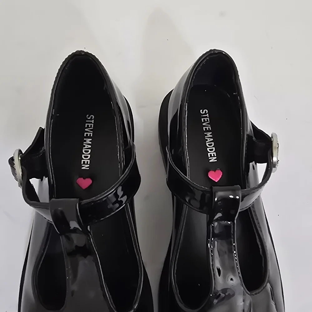 STEVE MADDEN girl's size 4 Lug T Strap Buckle‎ Mary Jane Shoes Black Patent